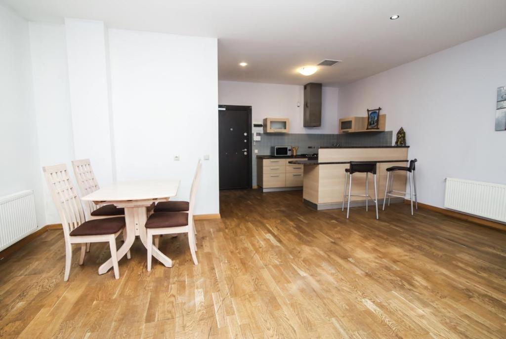 Bc Apartments Тбилиси Екстериор снимка